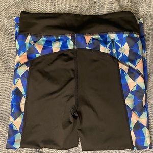 Aeropostale live love dream leggings. Small. Geometric design